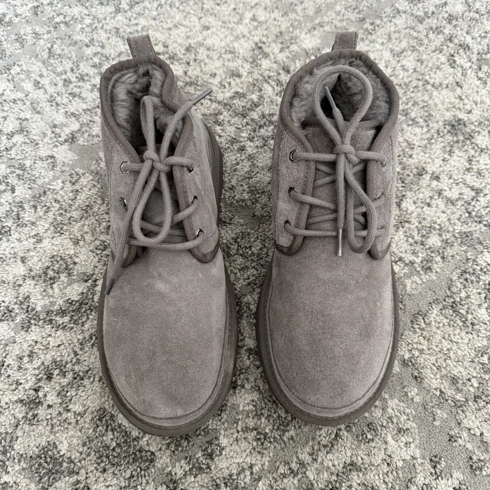 UGG Men's Neumel Chukka Boots‎ Gray Charcoal Suede Fur Lined Lace Up Size 9